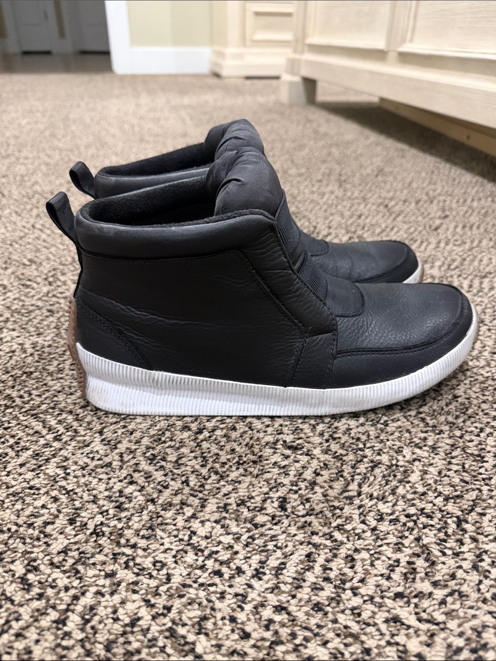 Sorel Black Leather Slip-On Ankle sneaker/boots with White Sole
